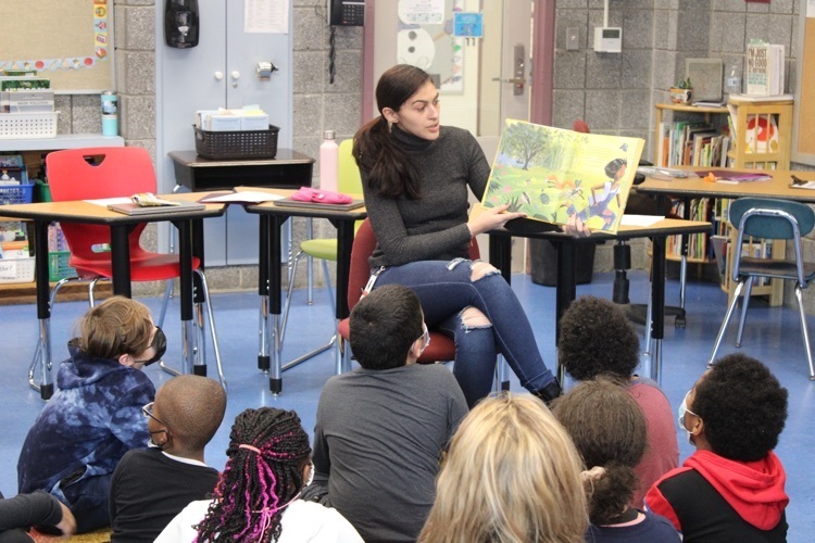 A special heartfelt thank you to the parents and staff who surprised our JFK students as Mystery Readers for #ReadAcrossAmerica! Each class was given ‘Jump to the Sun’ by Alicia Williams, a gift from JFK’s FRC, Sadia Santana. #weareWINdsor